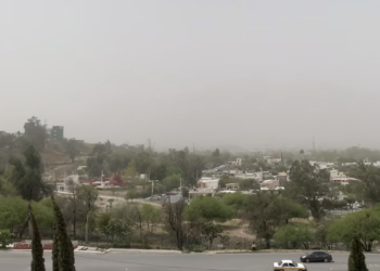 Tormenta de polvo agarró dormidas a autoridades, no avisaron sobre riesgos
